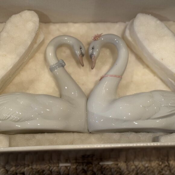 Timeless Lladro Endless Love Swans - Picture 2 of 6